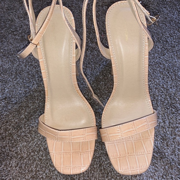 Nude Block Heel- PrettyLittleThing SIZE 9 - Picture 3 of 3